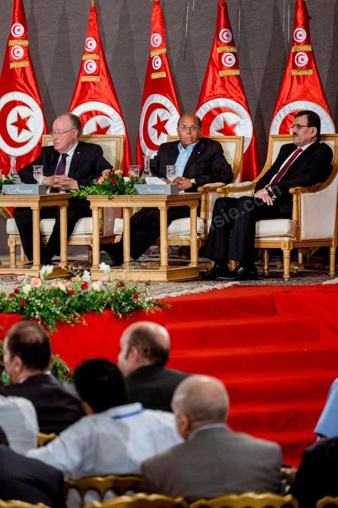 5 octobre 2013 : Les 3 présidents, Ali Larayedh, président du gouvernement, Moncef Marzouki, Président de la République et Mustapha Ben Jaafar, Président de l'ANC, au palais des Congrès de Tunis démarrage du Dialogue National en présence des 3 Présidents et sous la houlette du syndicat UGTT. 4 semaines de négociations autour de la feuille de route qui prévoit la formation d'un gouvernement apolitique et l'adoption d'un calendrier électoral à la fin du mois.