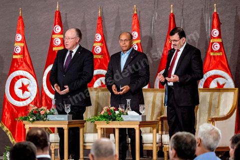 5 octobre 2013 : Les 3 présidents, Ali Larayedh, président du gouvernement, Moncef Marzouki, Président de la République et Mustapha Ben Jaafar, Président de l'ANC, au palais des Congrès de Tunis démarrage du Dialogue National en présence des 3 Présidents et sous la houlette du syndicat UGTT. 4 semaines de négociations autour de la feuille de route qui prévoit la formation d'un gouvernement apolitique et l'adoption d'un calendrier électoral à la fin du mois.