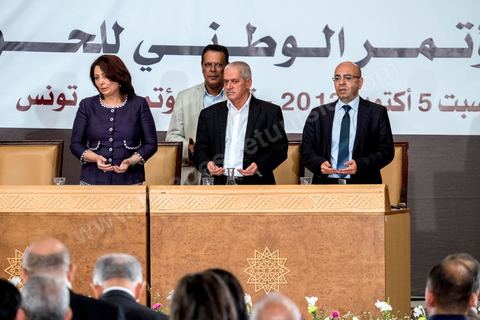 5 octobre 2013 : au palais des Congrès de Tunis démarrage du Dialogue National en présence des 3 Présidents et sous la houlette du syndicat UGTT. 4 semaines de négociations autour de la feuille de route qui prévoit la formation d'un gouvernement apolitique et l'adoption d'un calendrier électoral à la fin du mois.