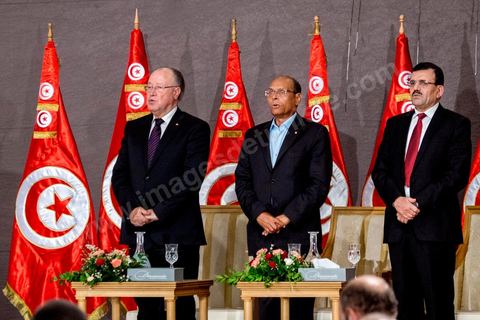 5 octobre 2013 : Les 3 présidents, Ali Larayedh, président du gouvernement, Moncef Marzouki, Président de la République et Mustapha Ben Jaafar, Président de l'ANC, au palais des Congrès de Tunis démarrage du Dialogue National en présence des 3 Présidents et sous la houlette du syndicat UGTT. 4 semaines de négociations autour de la feuille de route qui prévoit la formation d'un gouvernement apolitique et l'adoption d'un calendrier électoral à la fin du mois.