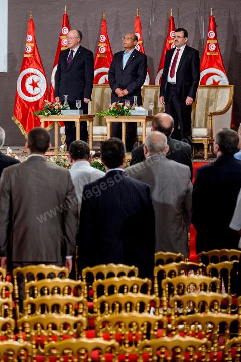 5 octobre 2013 : Les 3 présidents, Ali Larayedh, président du gouvernement, Moncef Marzouki, Président de la République et Mustapha Ben Jaafar, Président de l'ANC, au palais des Congrès de Tunis démarrage du Dialogue National en présence des 3 Présidents et sous la houlette du syndicat UGTT. 4 semaines de négociations autour de la feuille de route qui prévoit la formation d'un gouvernement apolitique et l'adoption d'un calendrier électoral à la fin du mois.