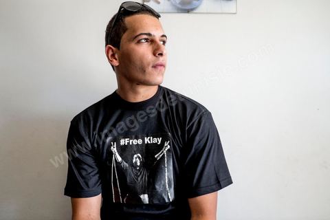 26 septembre 2013 : un rappeur venu le soutenir au tribunal cantonal de Hammamet le rappeur Klay BBJ comparait en opposition à sa condamnation par contumace de 1 an et 9 mois de prison ferme suite à leur représentation au Festival d'Hammamet. Le juge condamne Le rappeur à 6 mois de prion ferme pour outrage à fonctionnaires de police pour avoir chanter un extrait de la chanson de Weld El XV "Boulicia Kleb" (les poiliciers sont des chiens). 