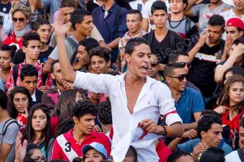 October 23, 2013: Two years after Tunisia’s first free elections, several thousand protesters took to H. Bourguiba Avenue in Tunis to protest against the current government, call for the launch of a national dialogue, and pay tribute to the political martyrs assassinated in recent months. The security situation and political tensions are at the heart of the Tunisians’ demands. The day was marked by the deaths of six more gendarmes at the hands of Salafists near Sidi Bouzid in central Tunisia. 