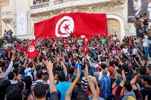 October 23, 2013: Two years after Tunisia’s first free elections, several thousand protesters took to H. Bourguiba Avenue in Tunis to protest against the current government, call for the launch of a national dialogue, and pay tribute to the political martyrs assassinated in recent months. The security situation and political tensions are at the heart of the Tunisians’ demands. The day was marked by the deaths of six more gendarmes at the hands of Salafists near Sidi Bouzid in central Tunisia. 