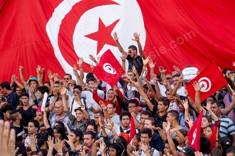 October 23, 2013: Two years after Tunisia’s first free elections, several thousand protesters took to H. Bourguiba Avenue in Tunis to protest against the current government, call for the launch of a national dialogue, and pay tribute to the political martyrs assassinated in recent months. The security situation and political tensions are at the heart of the Tunisians’ demands. The day was marked by the deaths of six more gendarmes at the hands of Salafists near Sidi Bouzid in central Tunisia. 
