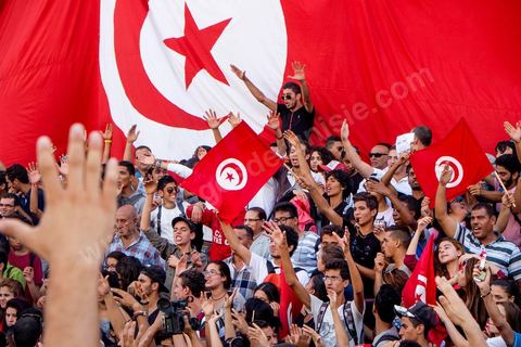 October 23, 2013: Two years after Tunisia’s first free elections, several thousand protesters took to H. Bourguiba Avenue in Tunis to protest against the current government, call for the launch of a national dialogue, and pay tribute to the political martyrs assassinated in recent months. The security situation and political tensions are at the heart of the Tunisians’ demands. The day was marked by the deaths of six more gendarmes at the hands of Salafists near Sidi Bouzid in central Tunisia. 