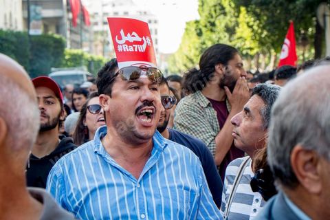 October 23, 2013: Two years after Tunisia’s first free elections, several thousand protesters took to H. Bourguiba Avenue in Tunis to protest against the current government, call for the launch of a national dialogue, and pay tribute to the political martyrs assassinated in recent months. The security situation and political tensions are at the heart of the Tunisians’ demands. The day was marked by the deaths of six more gendarmes at the hands of Salafists near Sidi Bouzid in central Tunisia. 