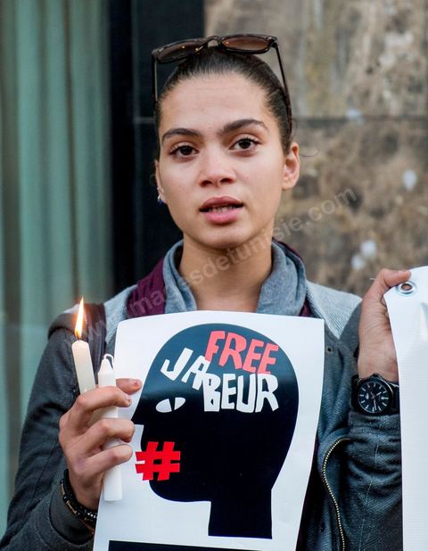 December 13, 2013: A rally and march in support of Jabeur Mejri were organized yesterday by the Tunisian Association of Democratic Women (ATFD), the Jabeur Support Committee (Movement 13), the International Federation for Human Rights (FIDH), the Euro-Med Network, the Tunisian Human Rights League (LTDH), the Défi Association, and the Tunisian Organization for Citizenship (OTC). Sentenced in the first instance on March 28, 2012, and then on appeal on June 25 of that year, to seven and a half years in prison for posting cartoons deemed blasphemous on his Facebook wall, Jabeur Mejri can now only count on a presidential pardon to regain his freedom (he has decided not to appeal to the Court of Cassation). All his supporters had hoped that International Human Rights Day on December 10 would provide the ideal opportunity for such an act of clemency. Once again, their hopes have been dashed.