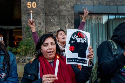 December 13, 2013: A rally and march in support of Jabeur Mejri were organized yesterday by the Tunisian Association of Democratic Women (ATFD), the Jabeur Support Committee (Movement 13), the International Federation for Human Rights (FIDH), the Euro-Med Network, the Tunisian Human Rights League (LTDH), the Défi Association, and the Tunisian Organization for Citizenship (OTC). Sentenced in the first instance on March 28, 2012, and then on appeal on June 25 of that year, to seven and a half years in prison for posting cartoons deemed blasphemous on his Facebook wall, Jabeur Mejri can now only count on a presidential pardon to regain his freedom (he has decided not to appeal to the Court of Cassation). All his supporters had hoped that International Human Rights Day on December 10 would provide the ideal opportunity for such an act of clemency. Once again, their hopes have been dashed.