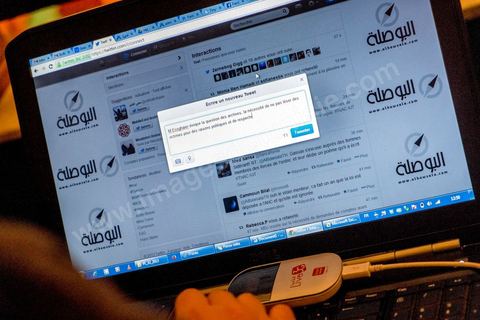 During a plenary session of the assembly, Tammen tweets all the important facts and statements on behalf of Al Bawsala. Al Bawsala (The Compass) is a Tunisian non-profit, non-governmental organization. It is independent of any political influence. Since 2012, the team has been serving as an observatory for the National Constituent Assembly.