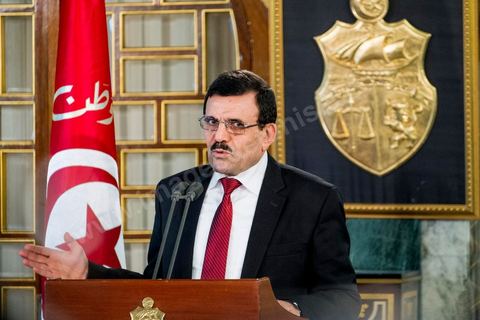 09 janvier 2014 : Discours de Ali Larayedh après la remise de sa démission. Au palais présidentiel de Carthage, le Premier Ministre Ali Larayedh, du parti Ennahdha, remet au Président de la Républie, Moncef Marzouki, sa démission comme convenu dans le planning du Dialogue National. Hier à l'Assemblée Nationale les membres de l'ISIEI ont été élus par les députés, reste encore 15 jours pour finaliser le vote de la constitution, le premier ministre sera remplacé par Mehdi Jomaa candidat proposé par le Dialogue National.