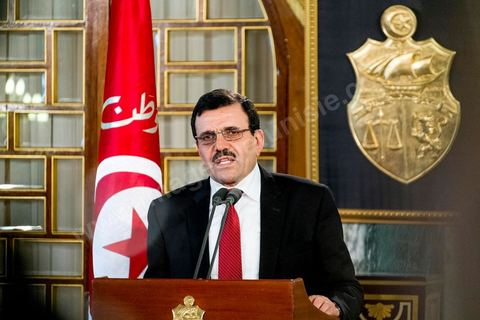 09 janvier 2014 : Discours de Ali Larayedh après la remise de sa démission. Au palais présidentiel de Carthage, le Premier Ministre Ali Larayedh, du parti Ennahdha, remet au Président de la Républie, Moncef Marzouki, sa démission comme convenu dans le planning du Dialogue National. Hier à l'Assemblée Nationale les membres de l'ISIEI ont été élus par les députés, reste encore 15 jours pour finaliser le vote de la constitution, le premier ministre sera remplacé par Mehdi Jomaa candidat proposé par le Dialogue National.