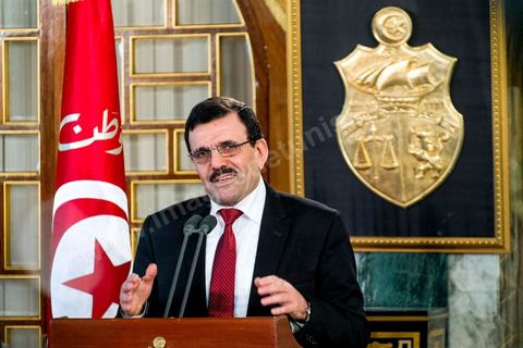 09 janvier 2014 : Discours de Ali Larayedh après la remise de sa démission. Au palais présidentiel de Carthage, le Premier Ministre Ali Larayedh, du parti Ennahdha, remet au Président de la Républie, Moncef Marzouki, sa démission comme convenu dans le planning du Dialogue National. Hier à l'Assemblée Nationale les membres de l'ISIEI ont été élus par les députés, reste encore 15 jours pour finaliser le vote de la constitution, le premier ministre sera remplacé par Mehdi Jomaa candidat proposé par le Dialogue National.