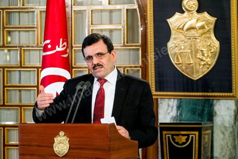 09 janvier 2014 : Discours de Ali Larayedh après la remise de sa démission. Au palais présidentiel de Carthage, le Premier Ministre Ali Larayedh, du parti Ennahdha, remet au Président de la Républie, Moncef Marzouki, sa démission comme convenu dans le planning du Dialogue National. Hier à l'Assemblée Nationale les membres de l'ISIEI ont été élus par les députés, reste encore 15 jours pour finaliser le vote de la constitution, le premier ministre sera remplacé par Mehdi Jomaa candidat proposé par le Dialogue National.