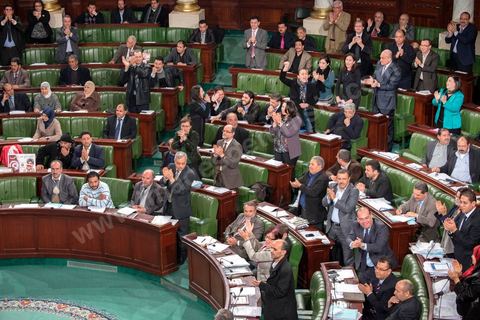 9 janvier 2014 : Les députés saluent le vote de l'amendement qui ajoute à l'article 45 le principe de la parité dans les assemblées élues et la protectiond es droits acquis par les femmes.
