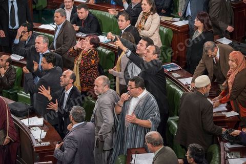 13 janvier 2014, à l'Assemblée nationale constituante, l'examen des articles relatifs au pouvoir juidiciaire donne lieu à une très vive polémique et à plusieurs incidents de séance durant lesquels certains députés sont sur le point d'en venir aux mains.
