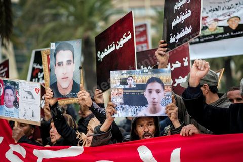 14 janvier 2014 : Des familles de martyrs et les blessés de la Révolution ont manifesté le 14 janvier 2014, à l'occasion du 3ème anniversaire du départ de Ben Ali pour réclamer une meilleure prise en charge et la condamnation des responsables.