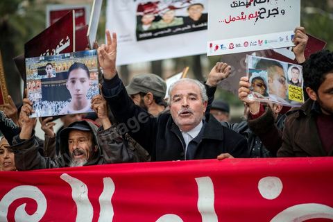 14 janvier 2014 : Des familles de martyrs et les blessés de la Révolution ont manifesté le 14 janvier 2014, à l'occasion du 3ème anniversaire du départ de Ben Ali pour réclamer une meilleure prise en charge et la condamnation des responsables.