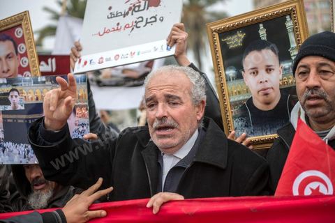 14 janvier 2014 : Des familles de martyrs et les blessés de la Révolution ont manifesté le 14 janvier 2014, à l'occasion du 3ème anniversaire du départ de Ben Ali pour réclamer une meilleure prise en charge et la condamnation des responsables.