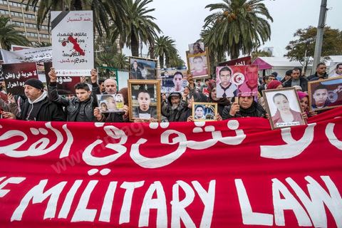 14 janvier 2014 : Des familles de martyrs et les blessés de la Révolution ont manifesté le 14 janvier 2014, à l'occasion du 3ème anniversaire du départ de Ben Ali pour réclamer une meilleure prise en charge et la condamnation des responsables.