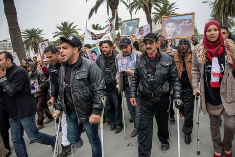 14 janvier 2014 : Des familles de martyrs et les blessés de la Révolution ont manifesté le 14 janvier 2014, à l'occasion du 3ème anniversaire du départ de Ben Ali pour réclamer une meilleure prise en charge et la condamnation des responsables.