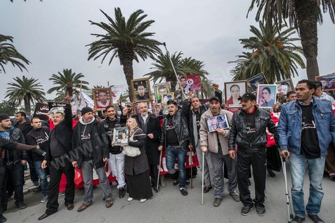 14 janvier 2014 : Des familles de martyrs et les blessés de la Révolution ont manifesté le 14 janvier 2014, à l'occasion du 3ème anniversaire du départ de Ben Ali pour réclamer une meilleure prise en charge et la condamnation des responsables.