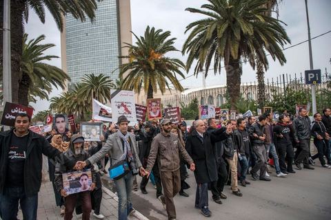14 janvier 2014 : Des familles de martyrs et les blessés de la Révolution ont manifesté le 14 janvier 2014, à l'occasion du 3ème anniversaire du départ de Ben Ali pour réclamer une meilleure prise en charge et la condamnation des responsables.