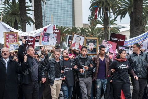 14 janvier 2014 : Des familles de martyrs et les blessés de la Révolution ont manifesté le 14 janvier 2014, à l'occasion du 3ème anniversaire du départ de Ben Ali pour réclamer une meilleure prise en charge et la condamnation des responsables.