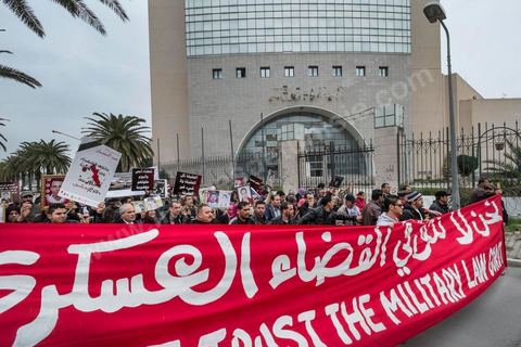 14 janvier 2014 : Des familles de martyrs et les blessés de la Révolution ont manifesté le 14 janvier 2014, à l'occasion du 3ème anniversaire du départ de Ben Ali pour réclamer une meilleure prise en charge et la condamnation des responsables.