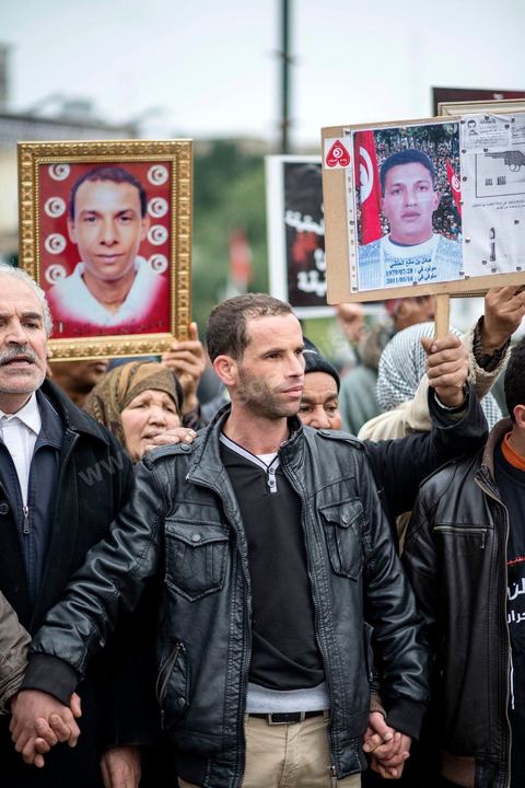 14 janvier 2014 : Des familles de martyrs et les blessés de la Révolution ont manifesté le 14 janvier 2014, à l'occasion du 3ème anniversaire du départ de Ben Ali pour réclamer une meilleure prise en charge et la condamnation des responsables.