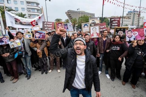 14 janvier 2014 : Des familles de martyrs et les blessés de la Révolution ont manifesté le 14 janvier 2014, à l'occasion du 3ème anniversaire du départ de Ben Ali pour réclamer une meilleure prise en charge et la condamnation des responsables.