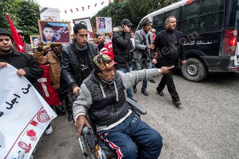 14 janvier 2014 : Des familles de martyrs et les blessés de la Révolution ont manifesté le 14 janvier 2014, à l'occasion du 3ème anniversaire du départ de Ben Ali pour réclamer une meilleure prise en charge et la condamnation des responsables.