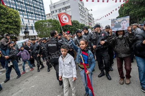 14 janvier 2014 : Des familles de martyrs et les blessés de la Révolution ont manifesté le 14 janvier 2014, à l'occasion du 3ème anniversaire du départ de Ben Ali pour réclamer une meilleure prise en charge et la condamnation des responsables.