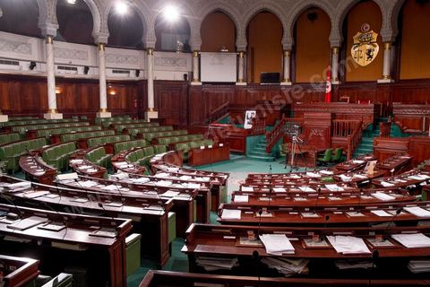 January 16, 2014: With the chamber empty, following two days of lengthy negotiations during consensus-building sessions and meetings of group leaders within the National Constituent Assembly, a new amendment to Article 103 was proposed on Thursday, January 16, 2014, at 4:20 p.m., offering a compromise that should satisfy everyone. The amendment stipulates that “judges are appointed by presidential decree based on the approval of the High Council of the Judiciary. Senior magistrates are appointed by presidential decree, after consultation with the head of government, based on exclusive nominations proposed by the High Council of the Judiciary. The law shall define which positions constitute senior offices.”