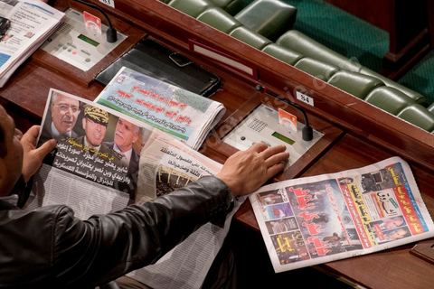 January 14, 2014: Between two press reviews in the National Constituent Assembly, representatives continued to review and vote on the articles of the constitution. On the anniversary of the Revolution, the president of the National Constituent Assembly had hoped to finalize the constitution on this commemorative day; unfortunately, heated debates are causing delays. 