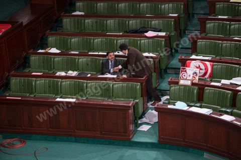 Samir ben Amor is greeted by Slim Ben Hmidane. On January 20, the Constituent Assembly adopted Article 73, which grants Tunisians with dual citizenship the right to run for president. This vote sparked a strong reaction from nationalist lawmakers.