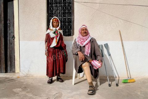 17 janvier 2014 : les grand parents de Nadia. pour l'année 2012-2013 plus de 100 000 éléves ont quitté l'école selon le ministre de l'Education. 
