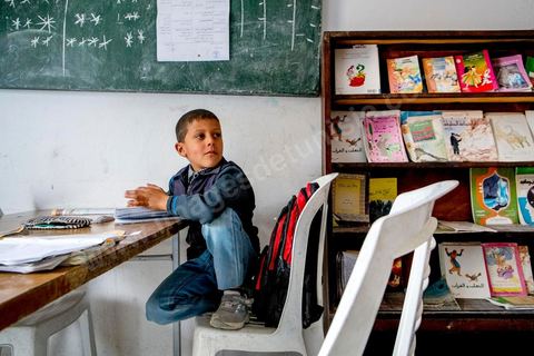17 janvier 2014 : dans le village de Grawa, une association tenue par des femmes accompagne les enfants dans leur scolarité par des  séances de soutien scolaire. Pour l'année 2012-2013 plus de 100 000 éléves ont quitté l'école selon le ministre de l'Education. 