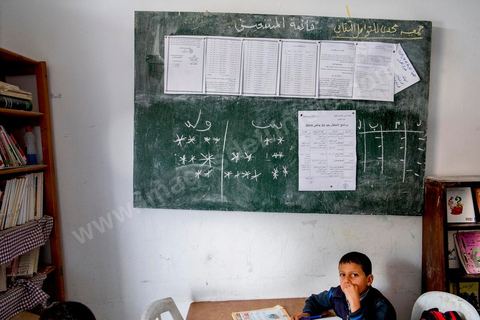 17 janvier 2014 : dans le village de Grawa, une association tenue par des femmes accompagne les enfants dans leur scolarité par des  séances de soutien scolaire. Pour l'année 2012-2013 plus de 100 000 éléves ont quitté l'école selon le ministre de l'Education. 