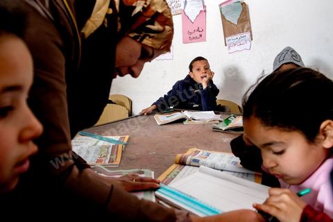 17 janvier 2014 : dans le village de Grawa, une association tenue par des femmes accompagne les enfants dans leur scolarité par des  séances de soutien scolaire. Pour l'année 2012-2013 plus de 100 000 éléves ont quitté l'école selon le ministre de l'Education. 