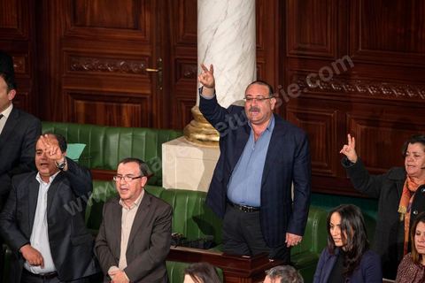 23 janvier 2014 : Abdelaziz Kotti (CPR) célèbre le vote du dernier article. Du 3 au 23 janvier, les députés de l'assemblée nationale constituante ont examiné, amendé et voté la Constitution article par article. Après plusierus jours très animés, les députés votent en cette soirée les dernières articles, reste plus que le vote solennel prévu le lendemain