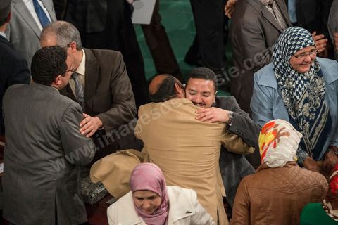 26 janvier 2014 : moment de ferveur suite à l'adoption de la constitution. L’Assemblée nationale constituante (ANC) a adopté dans la soirée de dimanche 26 janvier 2014 la nouvelle Constitution tunisienne. Les députés ont procédé au vote solennel après la première lecture des 149 articles de la loi fondamentale.  Le texte de la Constitution qui a été adopté a recueilli plus des 145 voix requis sur 217 élus (200 voix pour, 12 vox contre et 4 abstentions).
