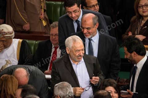 27 janvier 2014 : Rached Ghannouchi (président du parti Ennahdha) et Hamadi Jbali (ancien Premier ministre Ennahdha), arrivent à la cérémonie de signature de la Constitution à l'assemblée constituante, le 27 janvier 2014 en présence de personnalités nationales et internationales.