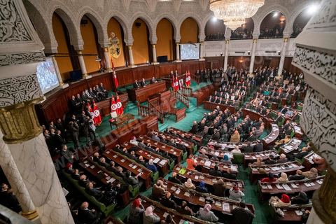 27 janvier 2014 : Le texte de la Constitution. Cérémonie de signature de la Constitution à l'assemblée constituante, le 27 janvier 2014 en présence de personnalités nationales et internationales.