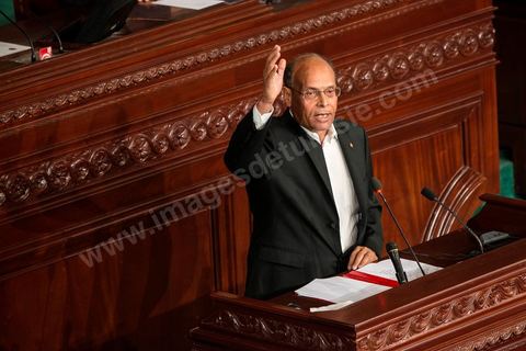 27 janvier 2014 : Discours de Moncef Marzouki, Président de la République, lors de la cérémonie de signature de la Constitution à l'assemblée constituante, le 27 janvier 2014 en présence de personnalités nationales et internationales.