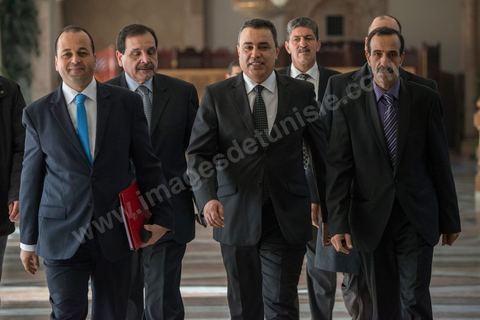 28 janvier 2014 : Arrivée de Mehdi Jomaa à l'ANC pour discours politique générale, présentation de son gouvernment et vote de confiance. Par 149 voix sur 193 votants, soit 77%, Mehdi Jomaa a obtenu l’investiture de l’Assemblée nationale constituante pour son gouvernement à l’issue d’âpres débats marqués par un grand suspense. La journée avait commencé tôt pour les 21 ministres et 7 secrétaires d’Etat dont la plupart découvraient pour la première fois, le siège de l’ANC et son ambiance houleuse. 