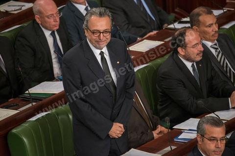 28 janvier 2014 : Les membres du nouveau gouvernement de Mehdi Jomaa. Par 149 voix sur 193 votants, soit 77%, Mehdi Jomaa a obtenu l’investiture de l’Assemblée nationale constituante pour son gouvernement à l’issue d’âpres débats marqués par un grand suspense. La journée avait commencé tôt pour les 21 ministres et 7 secrétaires d’Etat dont la plupart découvraient pour la première fois, le siège de l’ANC et son ambiance houleuse. 