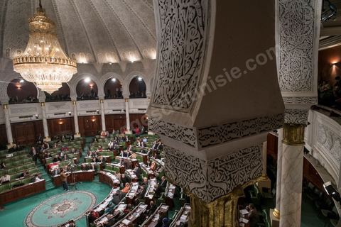 28 janvier 2014 : Par 149 voix sur 193 votants, soit 77%, Mehdi Jomaa a obtenu l’investiture de l’Assemblée nationale constituante pour son gouvernement à l’issue d’âpres débats marqués par un grand suspense. La journée avait commencé tôt pour les 21 ministres et 7 secrétaires d’Etat dont la plupart découvraient pour la première fois, le siège de l’ANC et son ambiance houleuse. 