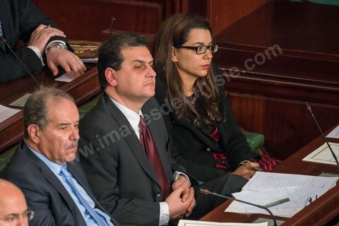 28 janvier 2014 : Les membres du nouveau gouvernement de Mehdi Jomaa. Par 149 voix sur 193 votants, soit 77%, Mehdi Jomaa a obtenu l’investiture de l’Assemblée nationale constituante pour son gouvernement à l’issue d’âpres débats marqués par un grand suspense. La journée avait commencé tôt pour les 21 ministres et 7 secrétaires d’Etat dont la plupart découvraient pour la première fois, le siège de l’ANC et son ambiance houleuse. 