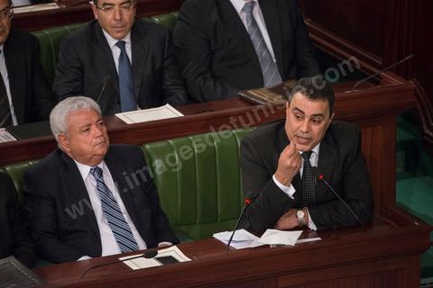 28 janvier 2014 : Par 149 voix sur 193 votants, soit 77%, Mehdi Jomaa a obtenu l’investiture de l’Assemblée nationale constituante pour son gouvernement à l’issue d’âpres débats marqués par un grand suspense. La journée avait commencé tôt pour les 21 ministres et 7 secrétaires d’Etat dont la plupart découvraient pour la première fois, le siège de l’ANC et son ambiance houleuse. 